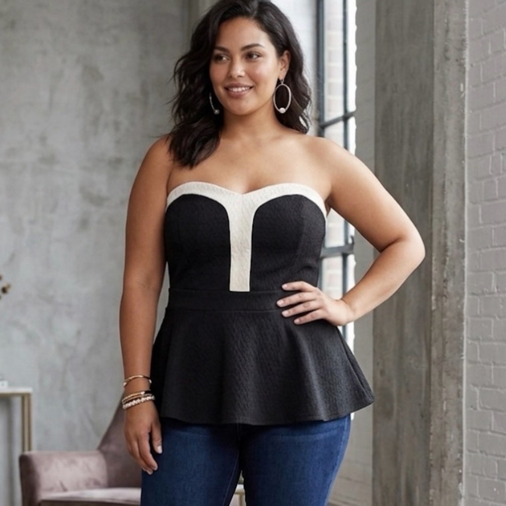 3/$22🩶 Torrid Black White Strapless Peplum Top Black Plus Size 5 5X 28 Stretch